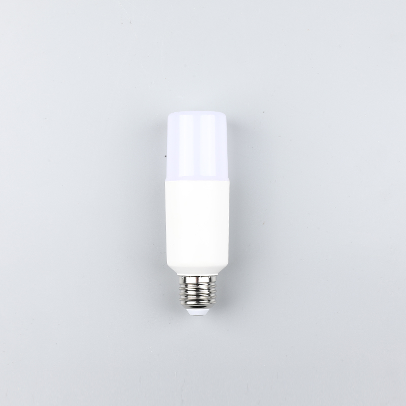 LED žárovka C37